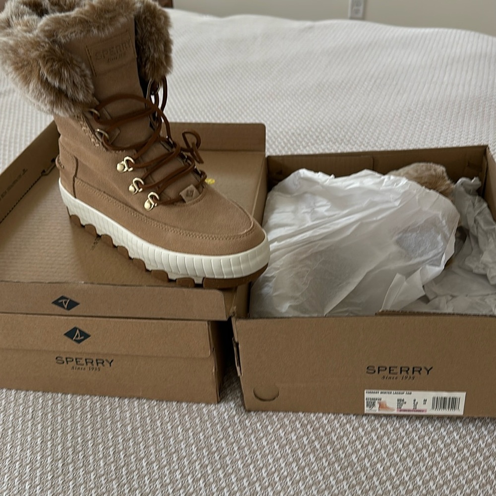 New in Box, adorable Sperry Torrent boots in Beige, Size 9